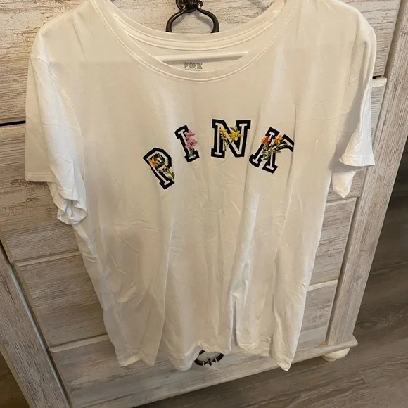 PINK Victoria's Secret White Tee with Graphic - Picture 1 of 2